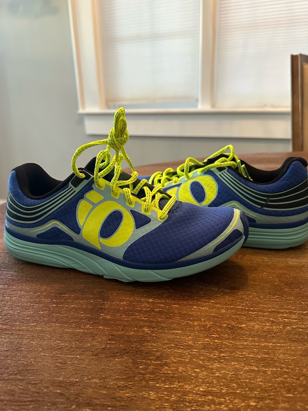 Pearl Izumi Men’s Blue with Neon Yellow Athletic Running Shoes